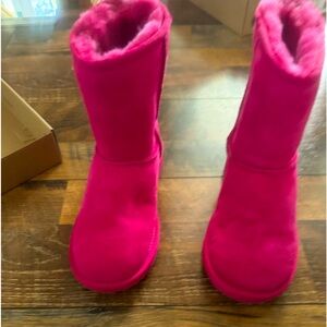 Girls Ugg Boots. Size y5. Rarely worn.